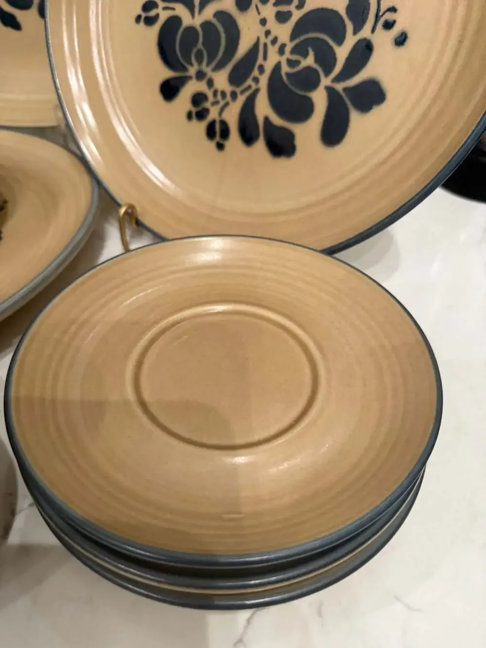 Pfaltzgraff Folk Art Stoneware 16-Piece Dinnerware Set Replacement